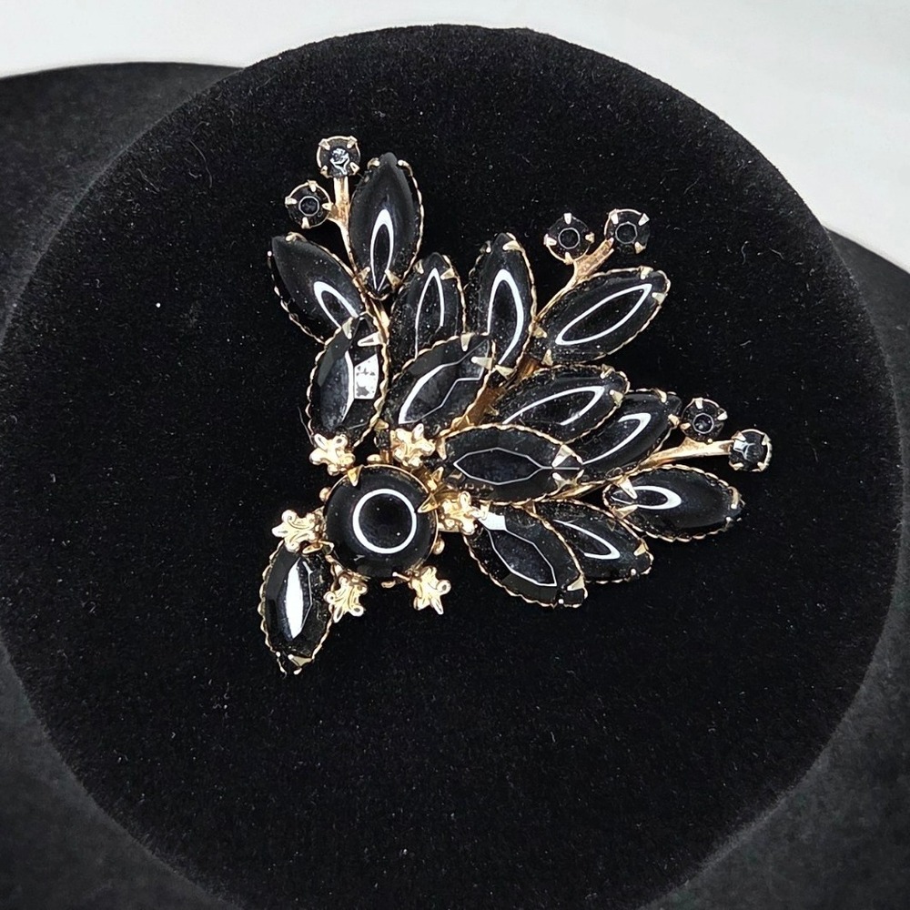 Vintage Black Rhinestone Floral Brooch Pin Gold Tone‎ Statement Jewelry